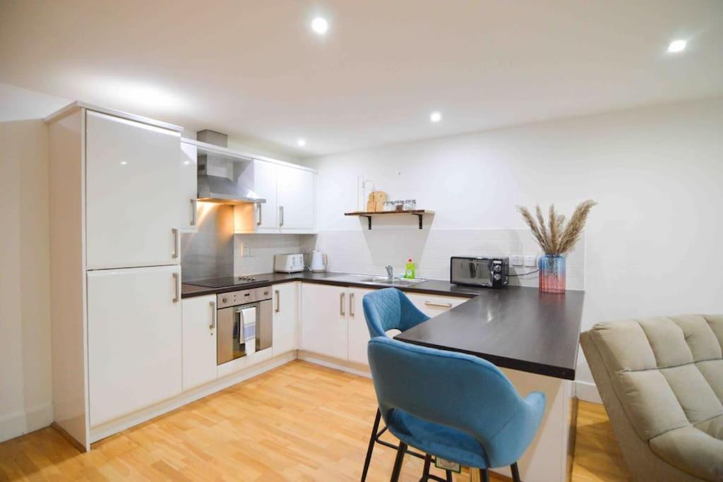 Cosy, Centrally Located Studio With Gated Parking! 拉夫堡 外观 照片